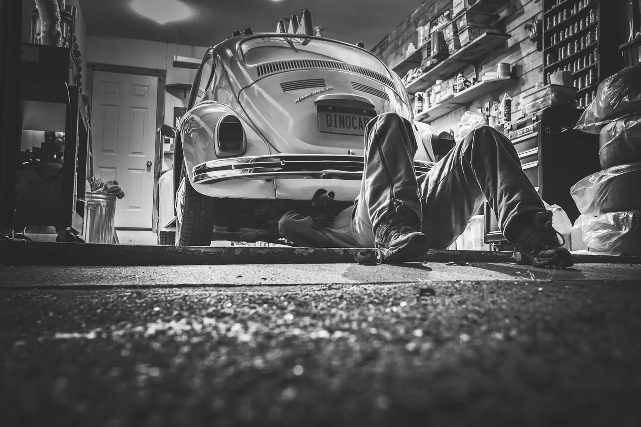 Outdoor mobile mechanic service communication in Winnipeg